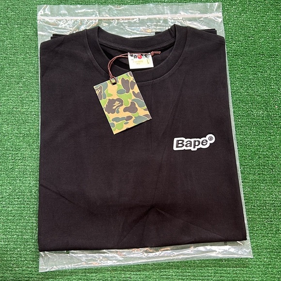 Bape graffiti tee size L - Picture 2 of 3